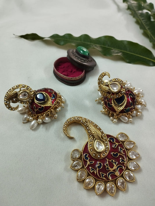 Fine quality kundan and meenakari work pendant set