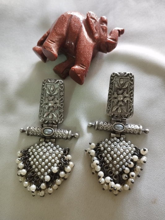 Silver look alike fine quality earrings with peals