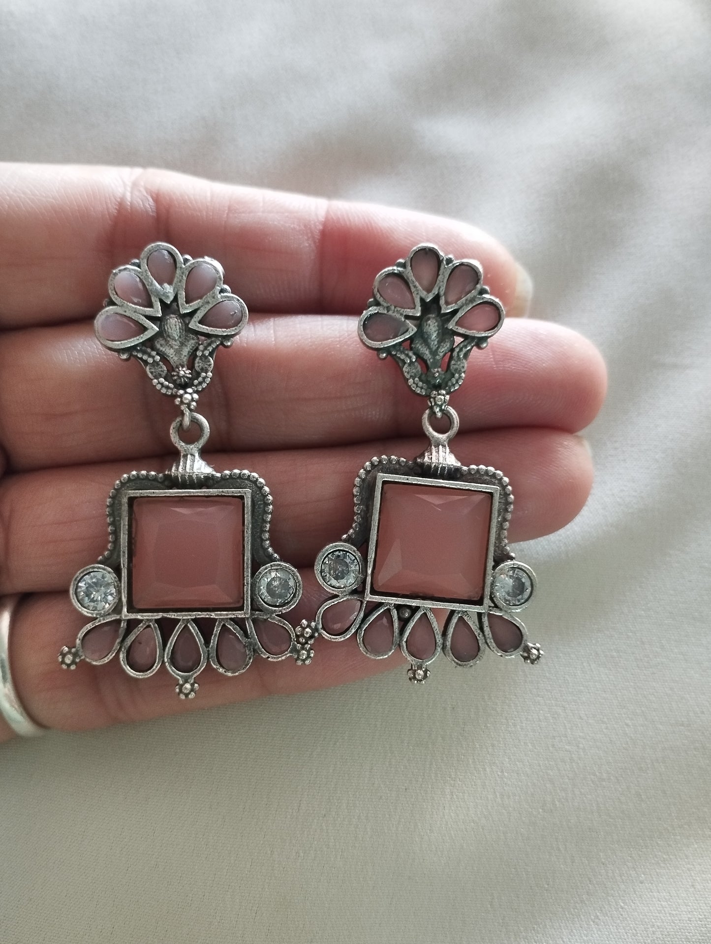 Brass casting silver look alike fine quality stone earrings